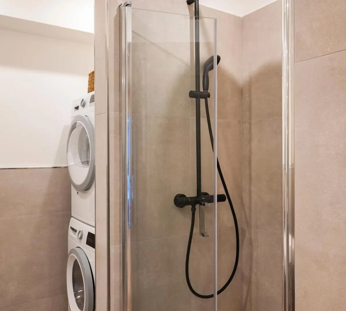 Alexa Spacious Design Apart Up To 10 Persons - Parking - Superfast Wifi Berlino Appartamento
