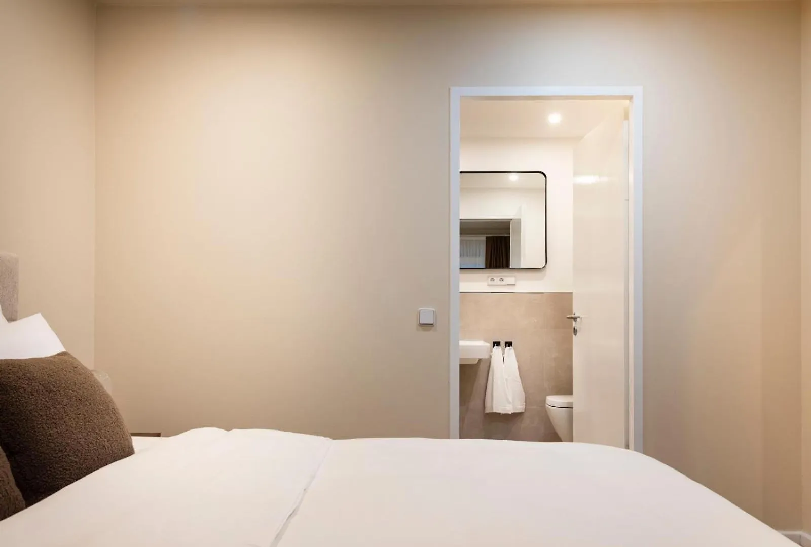 Alexa Spacious Design Apart Up To 10 Persons - Parking - Superfast Wifi Berlino Appartamento